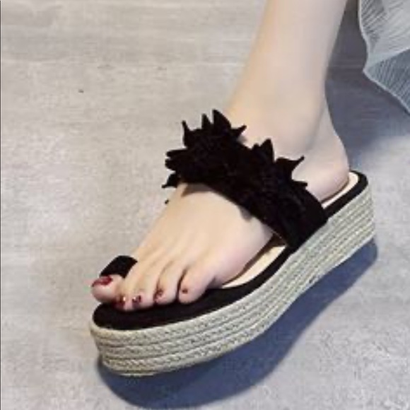 Black faux suede floral platform wedge - Picture 4 of 8